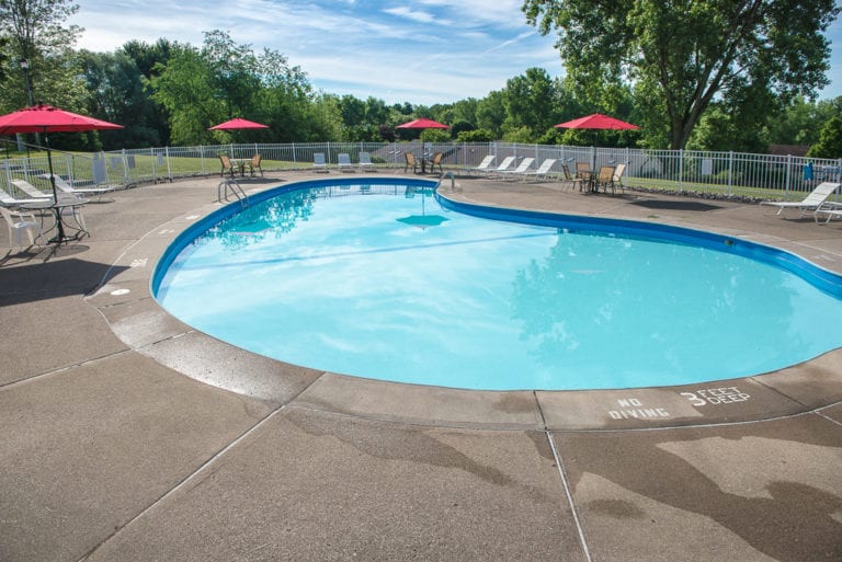 Willow Pond Apartments pool