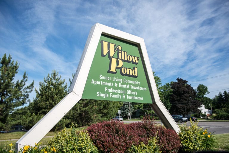 Willow Pond Apartments sign